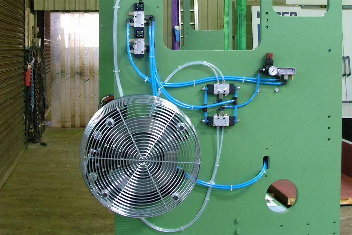 AR-1300-2 – Abrollmaschine mit modularen Abwickelstationen
