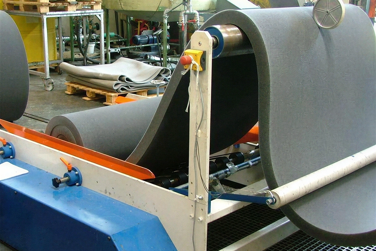 AR-TW-1300 – Achslose Abwicklung für kernlose Materialien
