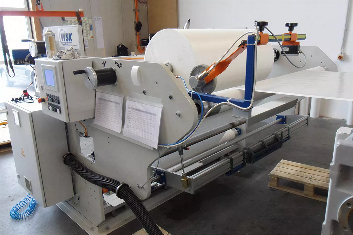 AR-2K-1300 – Aufrollmaschine mit Doppelkaschierung