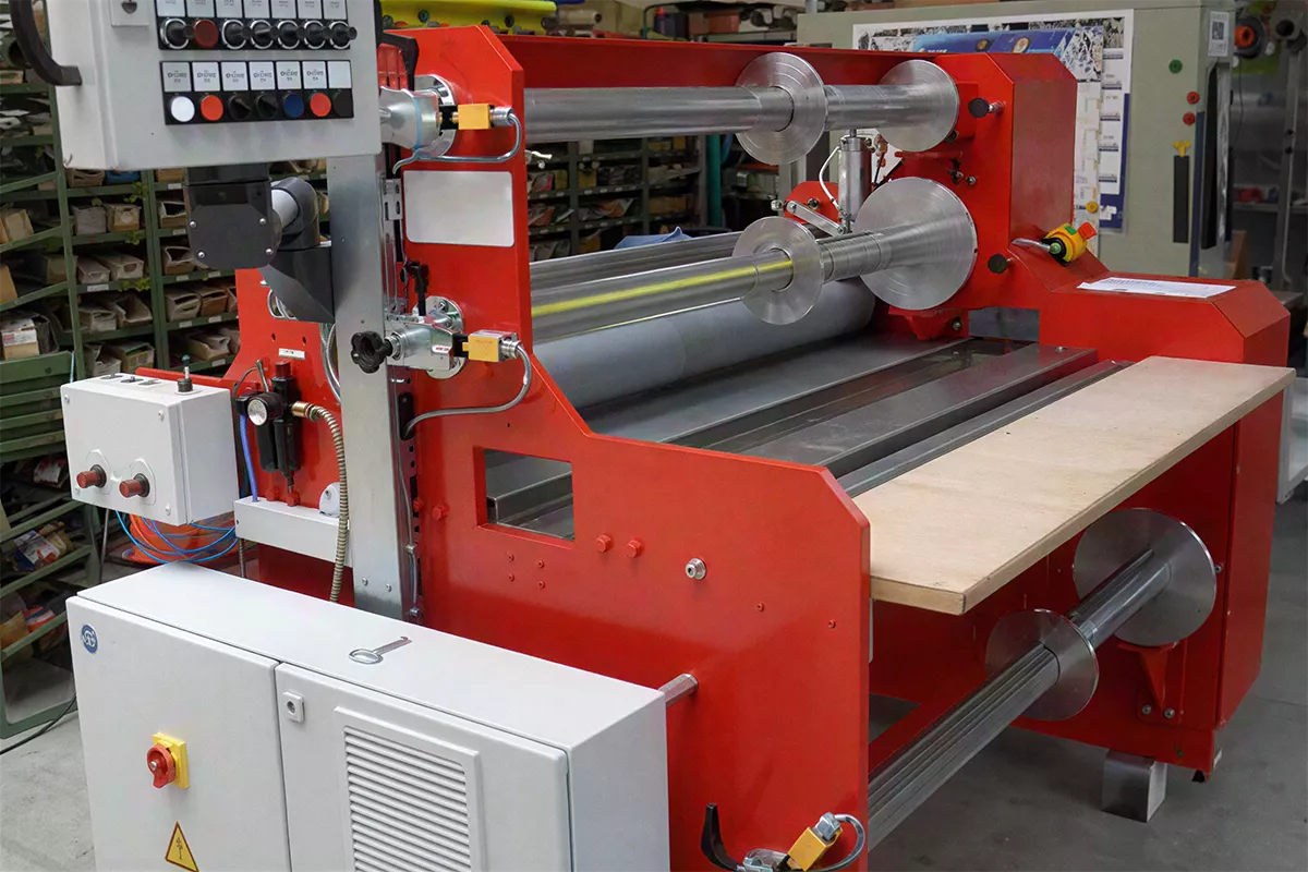 LAM-130-5 – Laminier- und Kaschieranlage · Arbeitsbreite 1.300 mm
