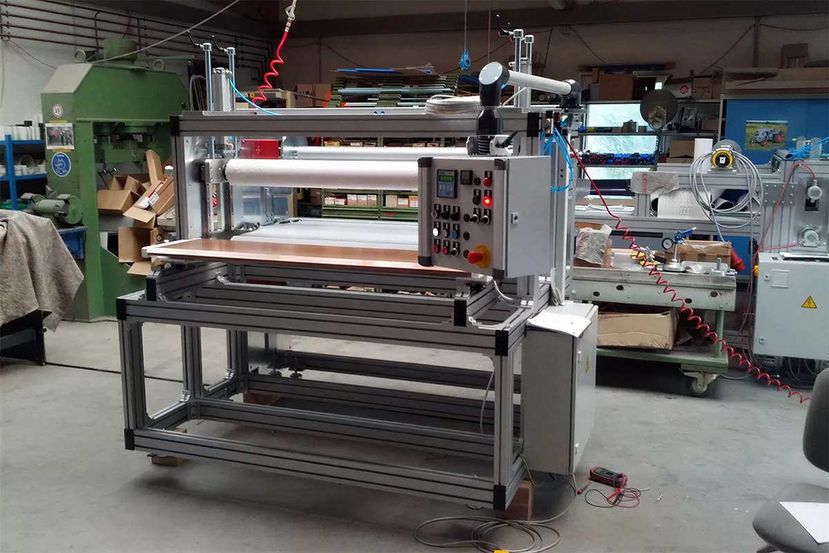 LAM-1300-2 – Kaschieranlage · Arbeitsbreite 1.300 mm