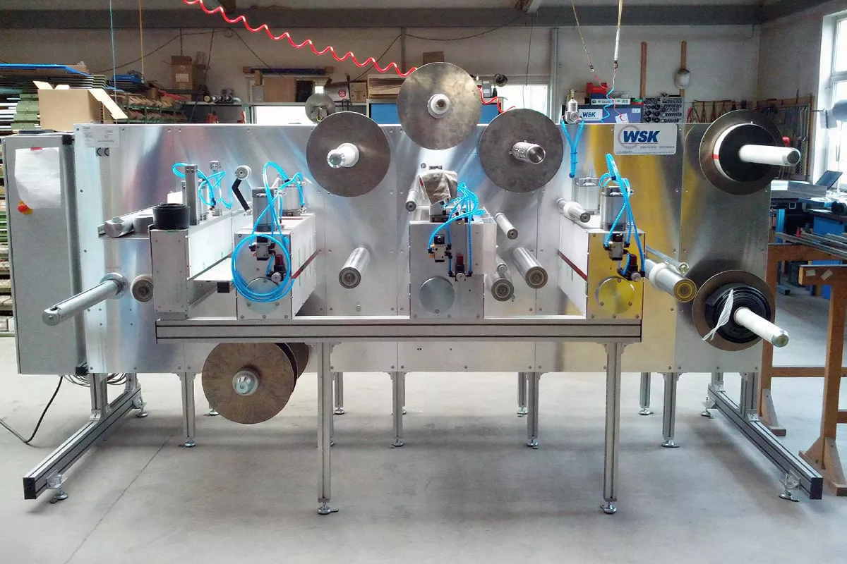 LAM-450-7 – Mehrfachkaschieranlage · Arbeitsbreite 450 mm