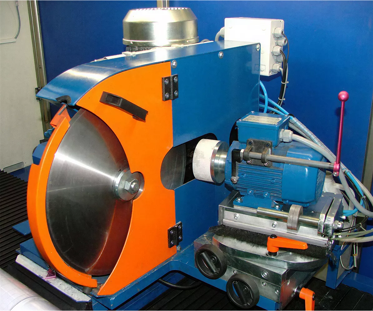 Konstruktion und Fertigung einer Rollenabstechmaschine