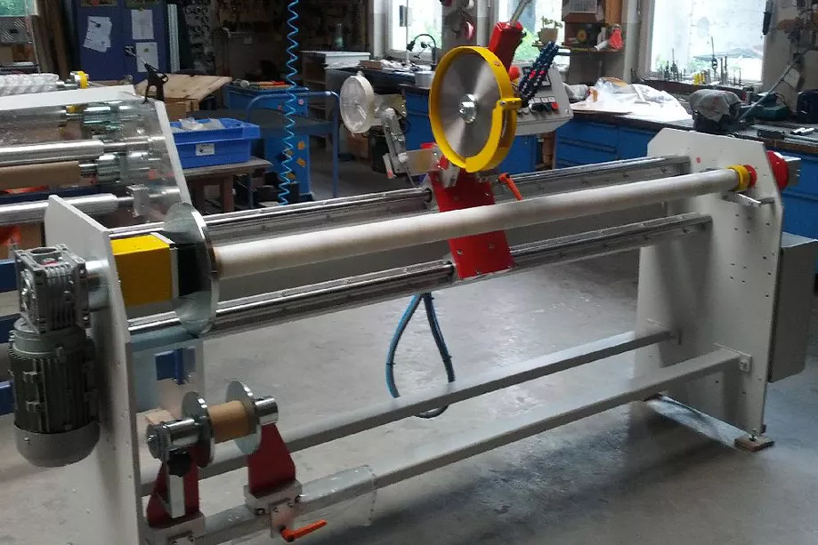 RAS-160-UR – Rollenabstechmaschine · Arbeitsbreite 1.600 mm