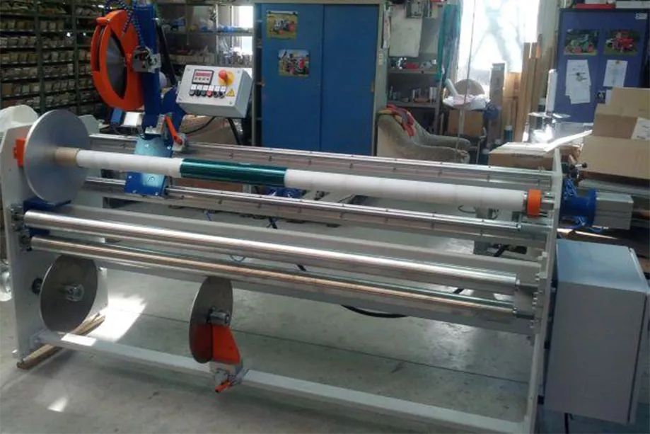 RAS-180-UR-sp – Rollenabstechmaschine · Arbeitsbreite 1.800 mm