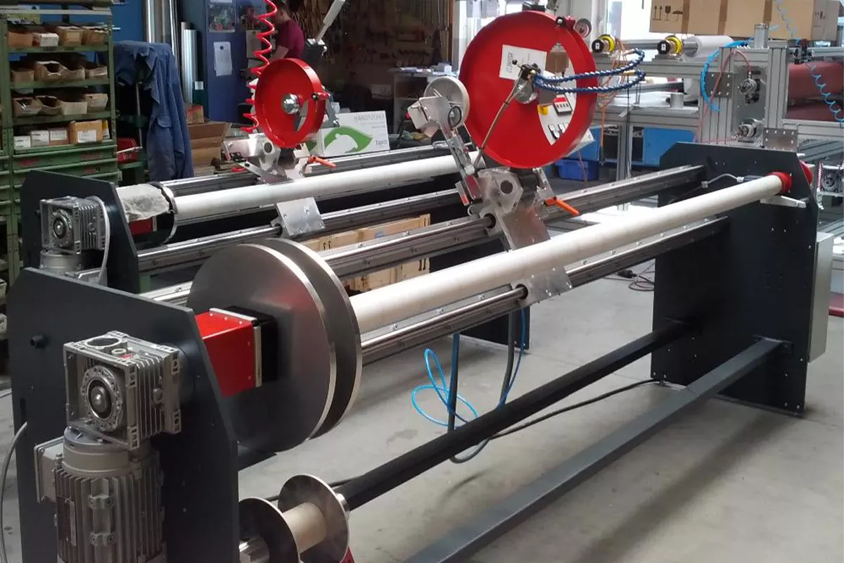 RAS-250-UR – Rollenabstechmaschine · Arbeitsbreite 2.500 mm
