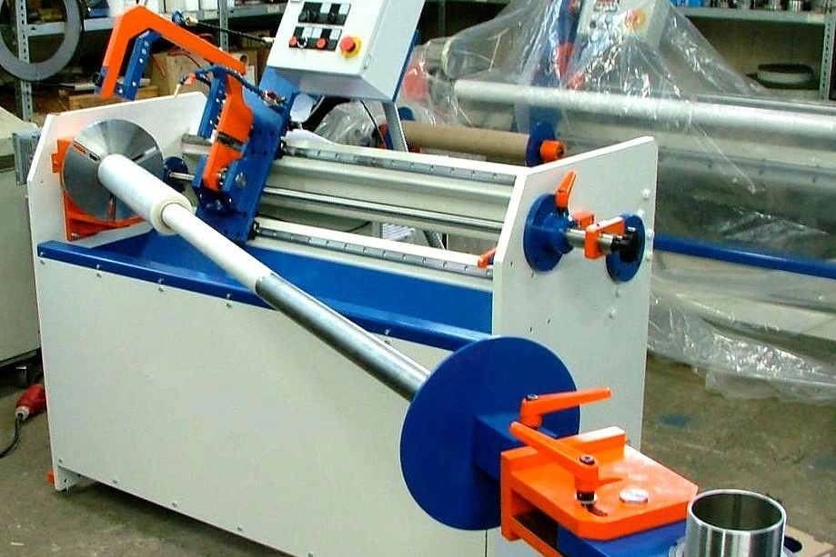 RAS-130-SA – Halbautomatische Rollenabstechmaschine · 1.300 mm