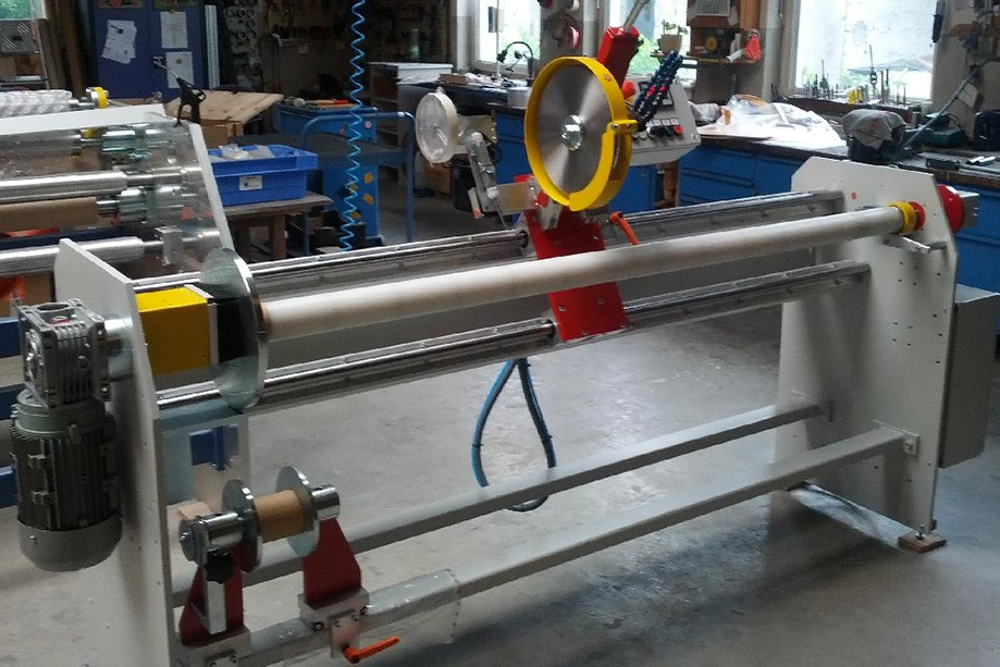 RAS-160-UR – Rollenabstechmaschine · Arbeitsbreite 1.600 mm