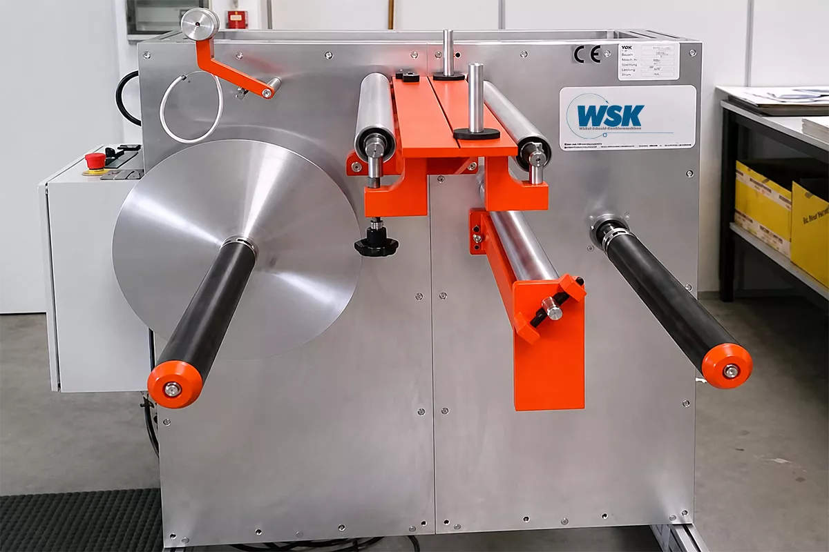 UR-70-1 – Umrollmaschine · Arbeitsbreite 700 mm