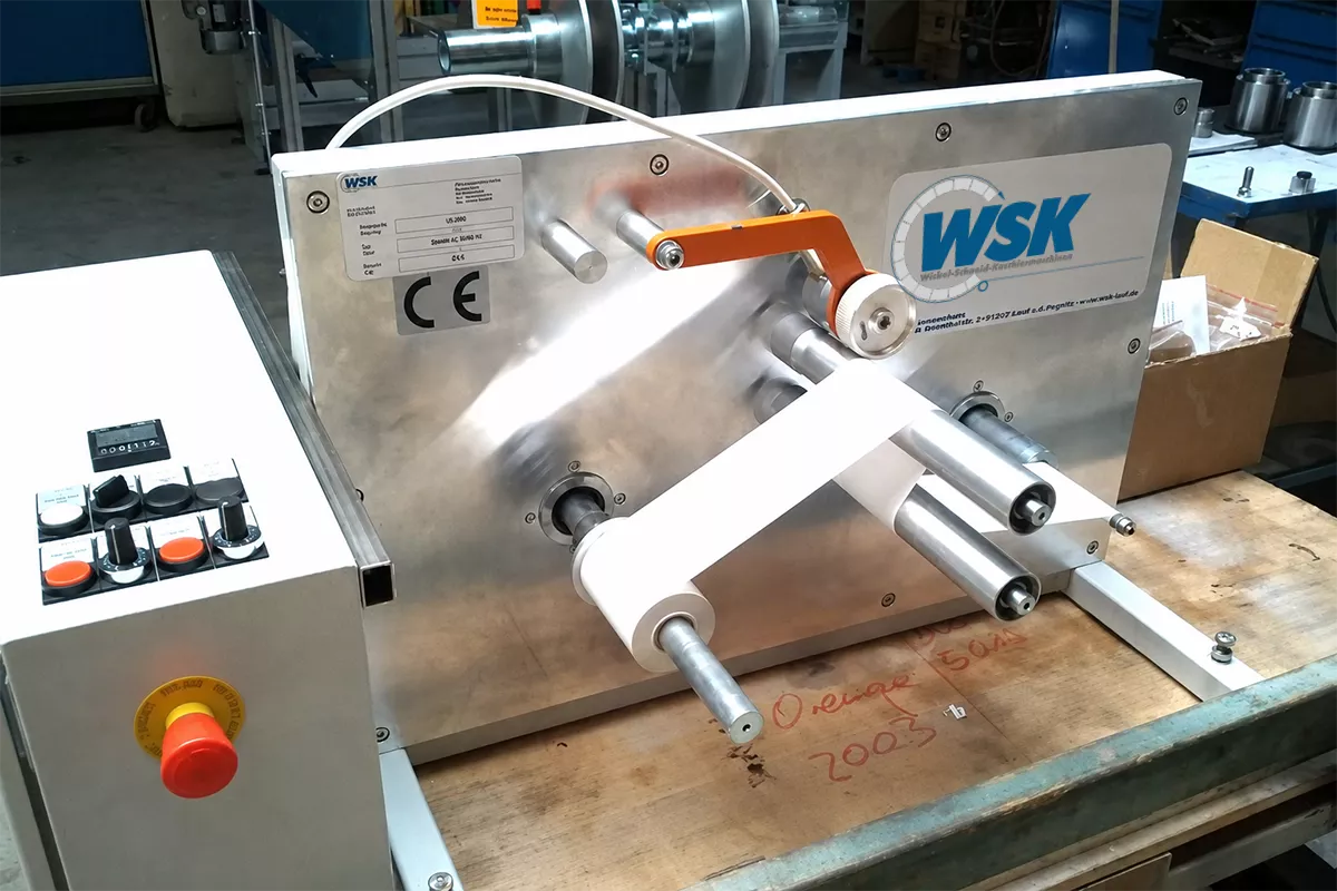 UR-mini – Kompakte Tisch-Umrollmaschine