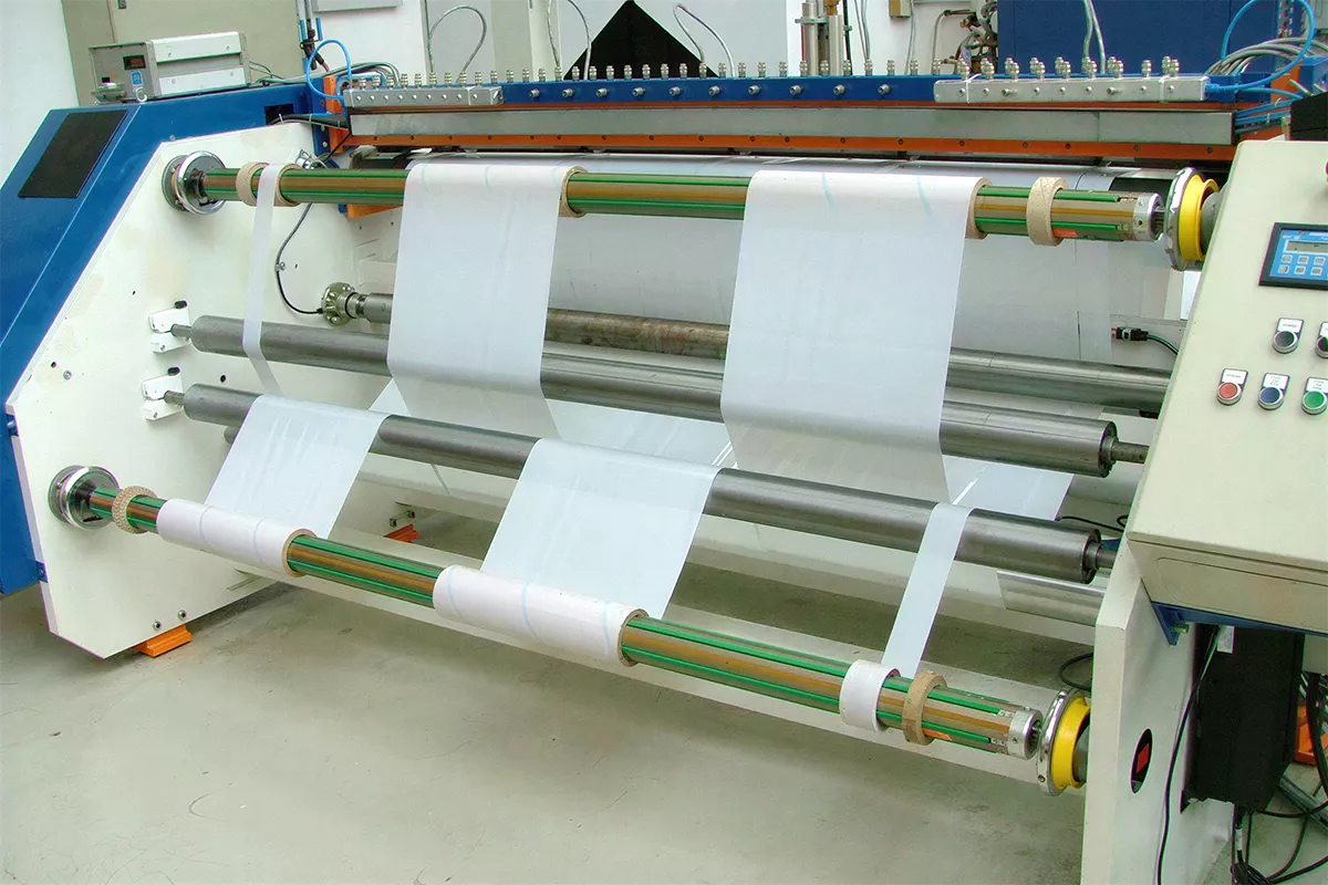 RS-2000 – Umrollschneidmaschine · Arbeitsbreite 2.000 mm